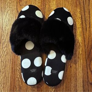 NWOT Victoria’s Secret faux fur black and white polka dotted slippers, size M